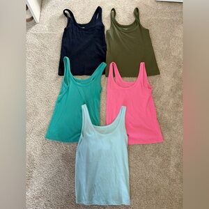 Set of 5 old navy women’s ribbed tank tops.